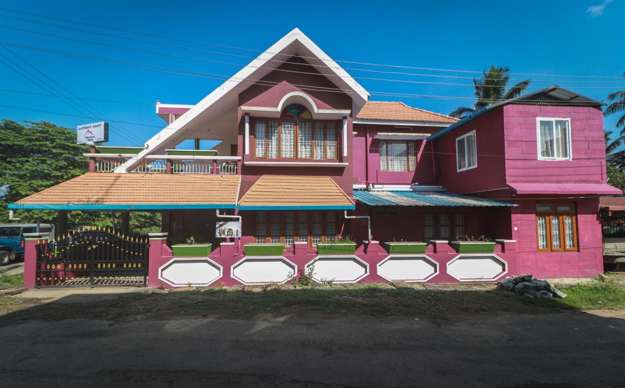 Flintstone Home Kushalnagar Exterior photo